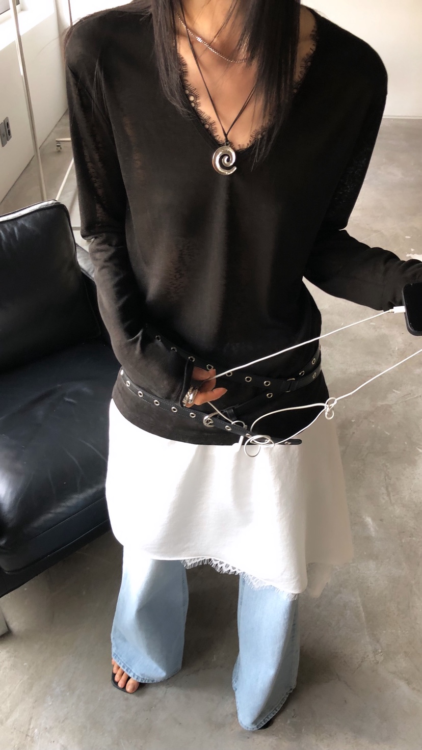 OVER RICH韓國東大門代購女士新款人氣26春夏長袖T恤V領蕾絲OVER RICH長袖T恤