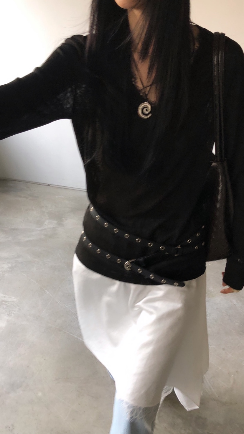 OVER RICH韓國東大門代購女士新款人氣26春夏長袖T恤V領蕾絲OVER RICH長袖T恤