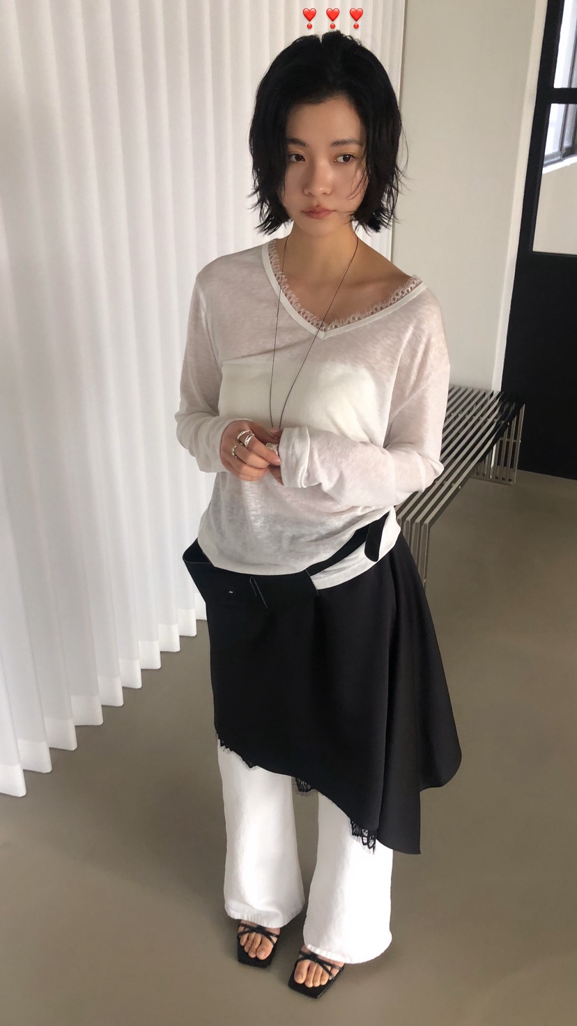 OVER RICH韓國東大門代購女士新款人氣26春夏長袖T恤V領蕾絲OVER RICH長袖T恤