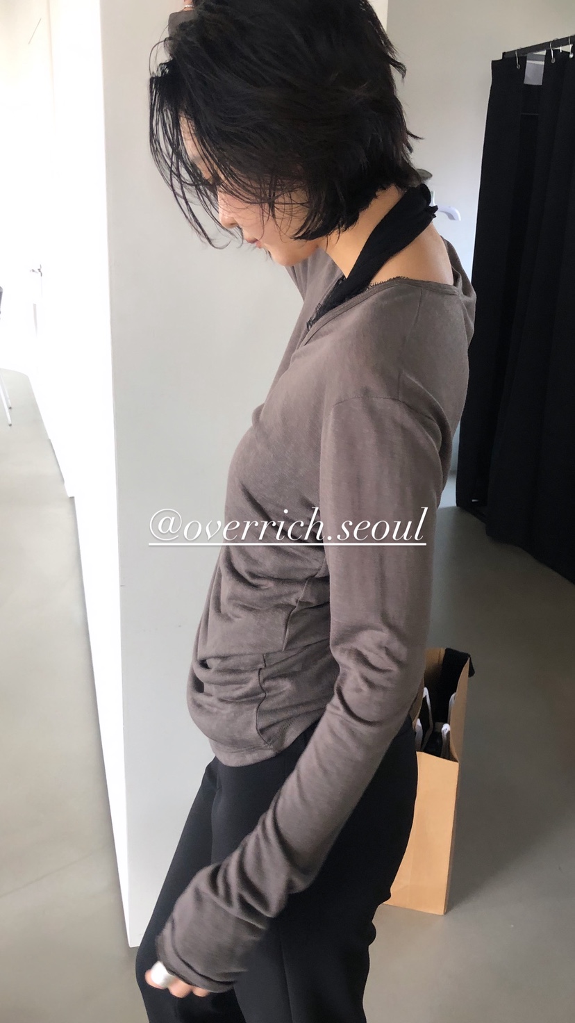 OVER RICH韓國東大門代購女士新款人氣26春夏長袖T恤V領蕾絲OVER RICH長袖T恤