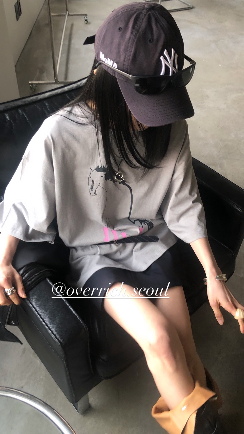 OVER RICH韓國東大門直郵女士新款推薦時尚熱賣休閑人氣T恤OVER RICHT恤