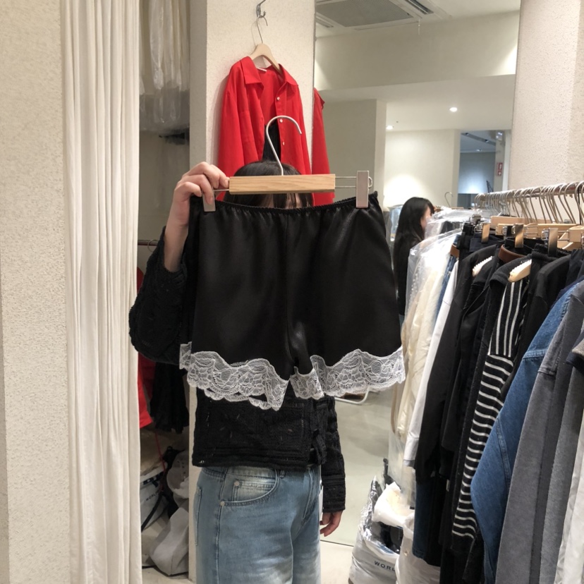 SSEMIENNE韓國東大門直郵女士新品26春夏時尚短褲蕾絲緞面SSENIQUE短褲圖色2