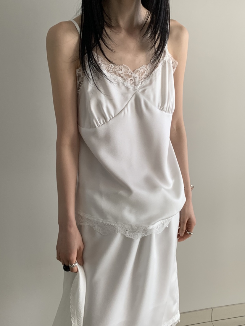 VAARA韓國東大門直郵女士新款人氣26春夏職業吊帶背心緞面VAARA吊帶/背心