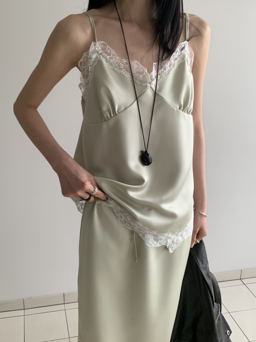 VAARA韓國東大門直郵女士新款人氣26春夏職業吊帶背心緞面VAARA吊帶/背心