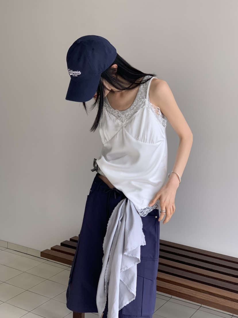 VAARA韓國東大門直郵女士新款人氣26春夏職業吊帶背心緞面VAARA吊帶/背心