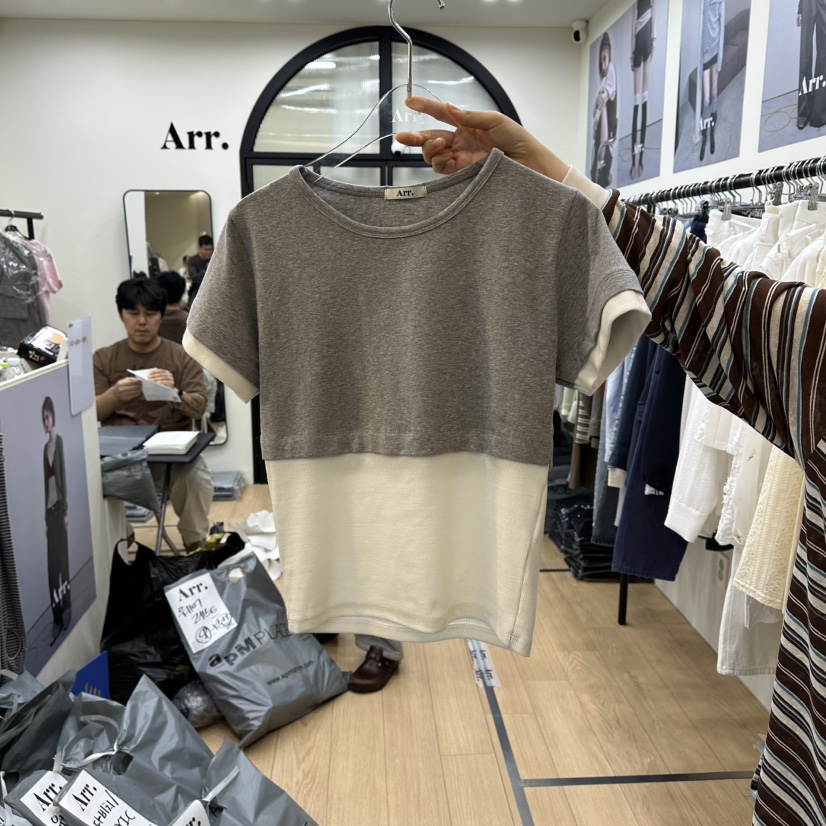ARR韓國直郵實拍女裝新品熱賣人氣職業T恤不含項鏈假兩件ARRT恤圖色2