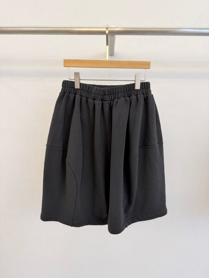 FORM韓國代購女裝新款時尚26春夏熱賣人氣休閑推薦短褲圓領FORM短褲圖色1墨色