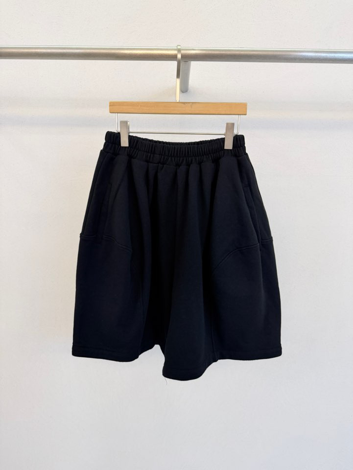 FORM韓國代購女裝新款時尚26春夏熱賣人氣休閑推薦短褲圓領FORM短褲圖色2黑色