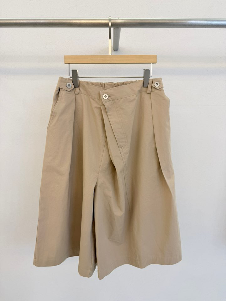 FORM韓國代購女裝新品休閑人氣推薦熱賣職業26春夏時尚短褲FORM短褲圖色1