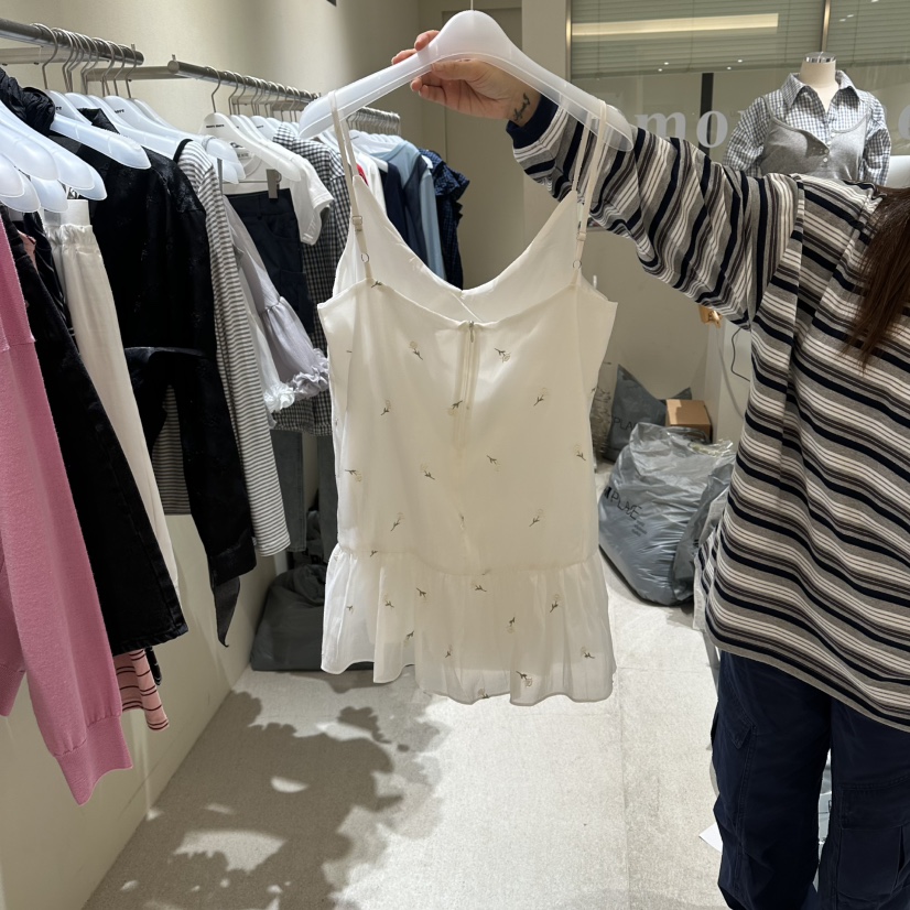 MOREMORE韓國直郵實拍女士新品職業熱賣推薦吊帶背心絲綢more more吊帶/背心