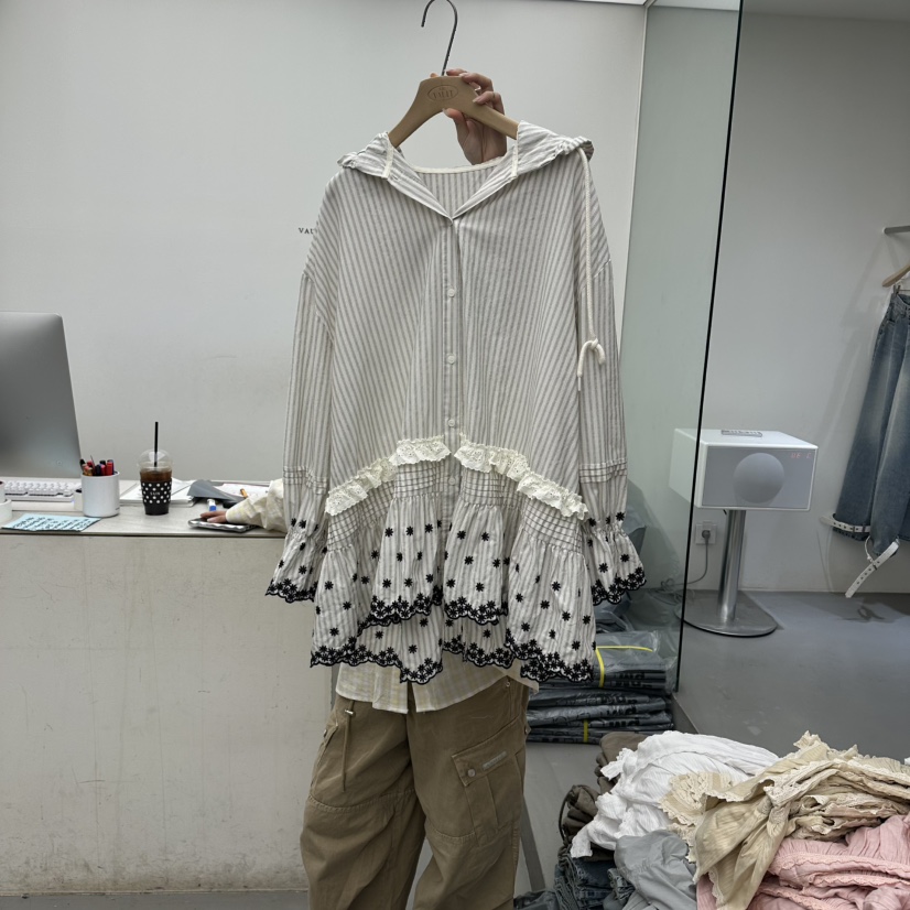 VAULT韓國東大門直郵女裝新款休閑職業襯衫蕾絲衫荷葉邊刺繡VAULT襯衫/蕾絲衫圖色1