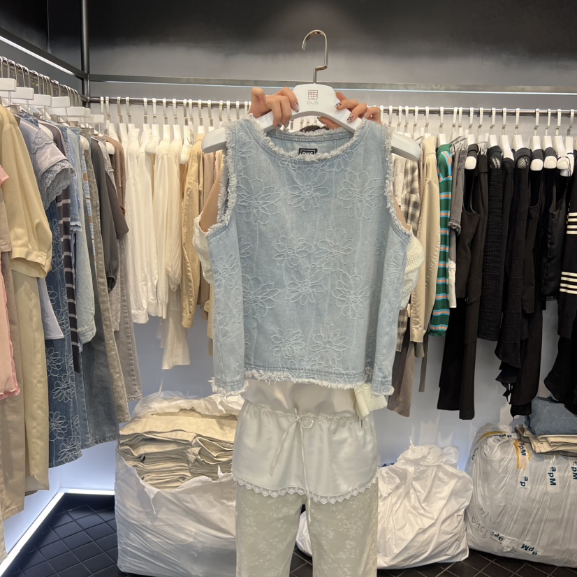 OUS/INCH-L韓國東大門代購女裝新品推薦職業吊帶背心花朵OUS/INCH吊帶/背心圖色1