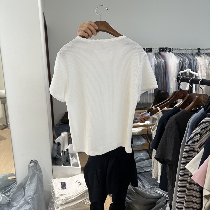 AGO韓國直郵實拍女士新品人氣休閑熱賣時尚推薦T恤刺繡修身AGOT恤