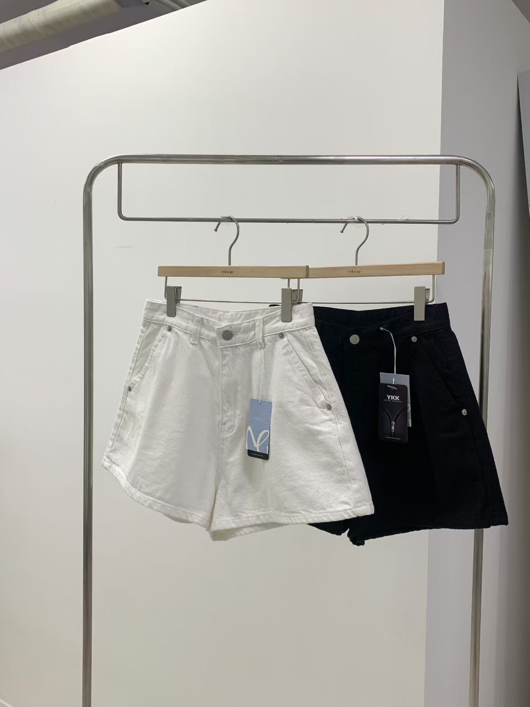 MELLOUNGE-멜라운지-T韓國東大門直郵女裝新款時尚短褲MELLOUNGE-2件起短褲圖色2左二色