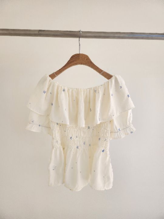 FEMME韓國代購女裝新款熱賣職業時尚26春夏襯衫蕾絲衫刺繡露肩FEMME襯衫/蕾絲衫