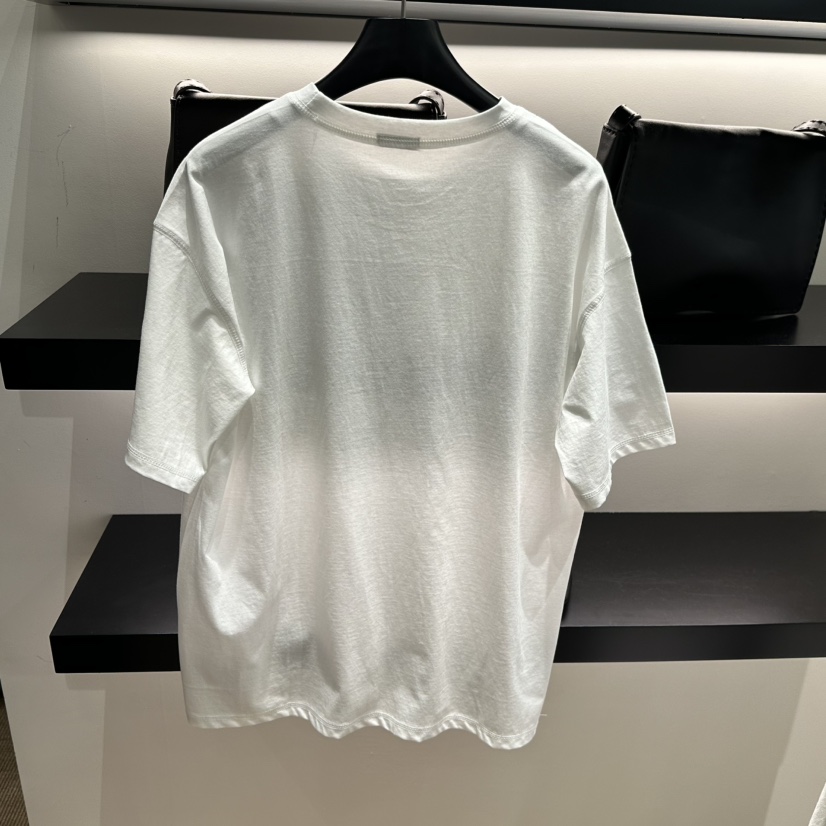 FEBRUARY 11韓國東大門直郵女裝新品時尚熱賣推薦休閑T恤FEBRUARY 11T恤