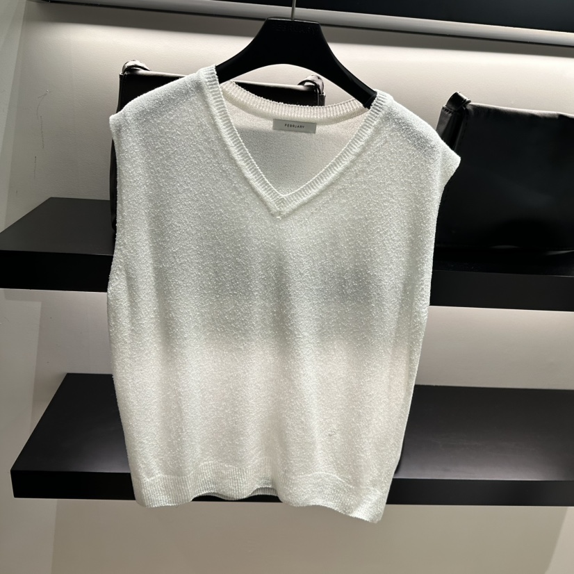 FEBRUARY 11韓國直郵實拍女士新品人氣時尚熱賣吊帶背心FEBRUARY 11吊帶/背心圖色1