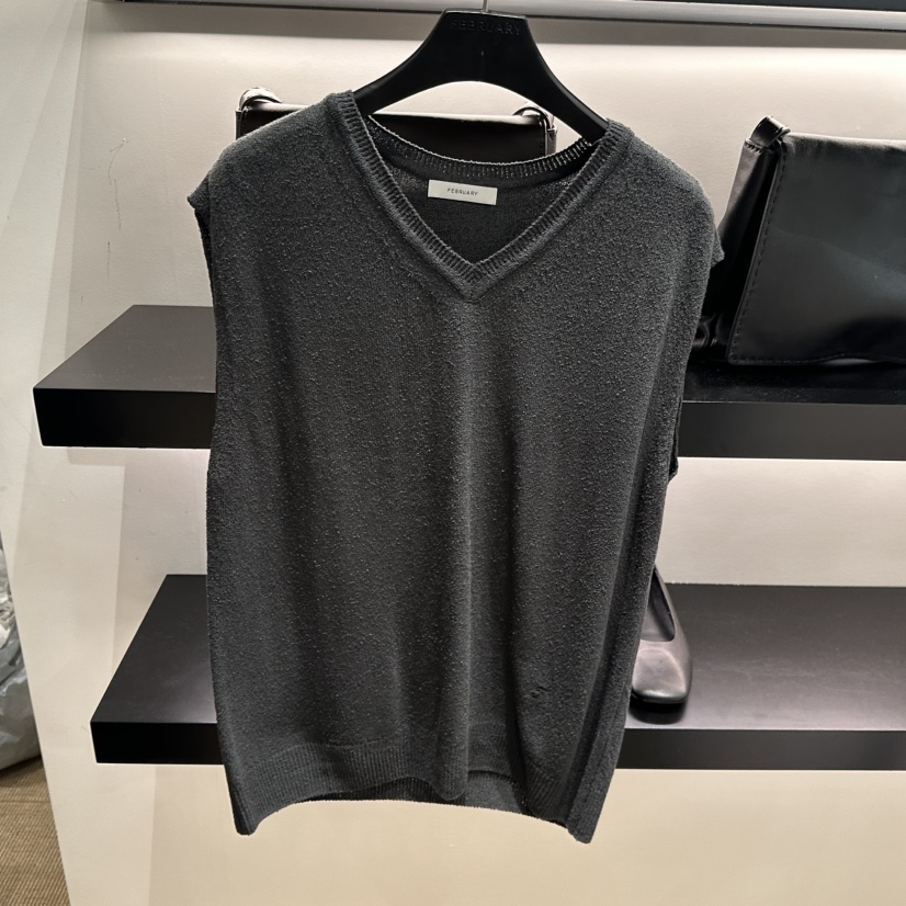 FEBRUARY 11韓國直郵實拍女士新品人氣時尚熱賣吊帶背心FEBRUARY 11吊帶/背心圖色3墨色