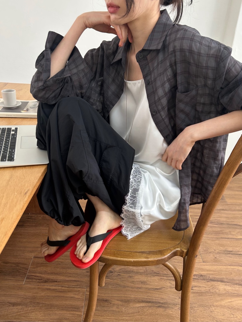 ME MO韓國直郵女裝新款熱賣時尚襯衫蕾絲衫不含內搭格紋ME MO襯衫/蕾絲衫