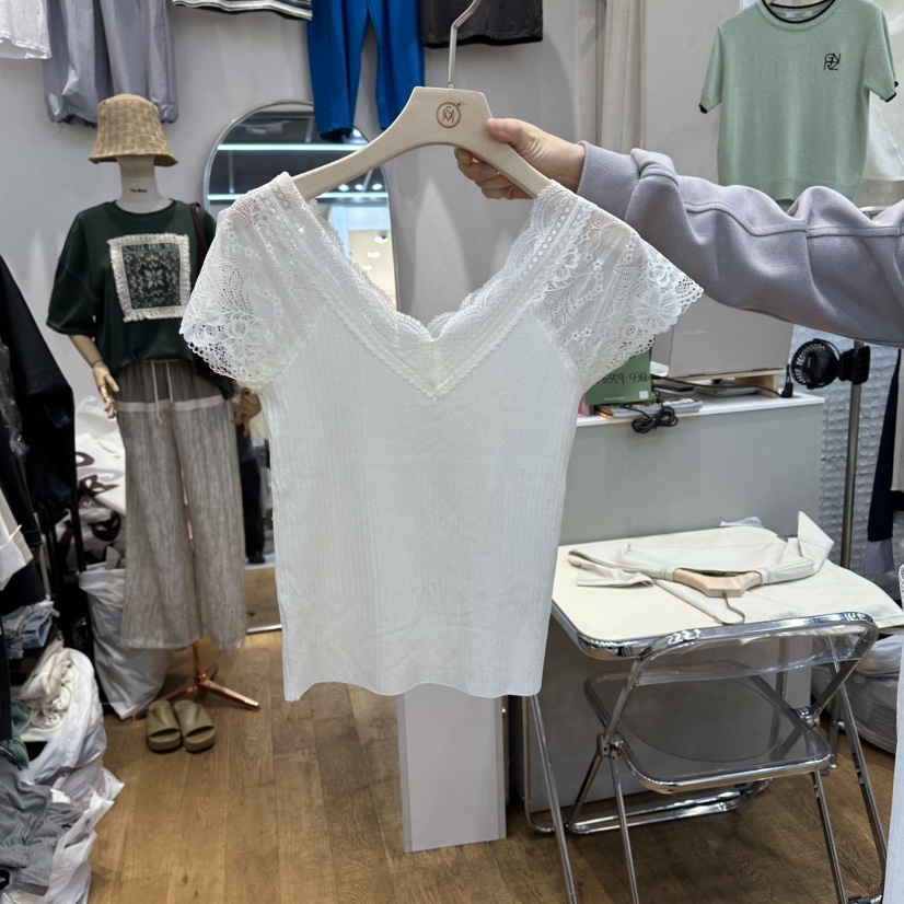 THE MOST-Q東大門代購女裝新款職業26春夏休閑T恤V領蕾絲THE MOSTT恤圖色2奶油色