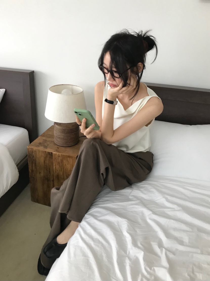 ME MO韓國代購女士新款熱賣時尚推薦人氣休閑吊帶背心緞面ME MO吊帶/背心