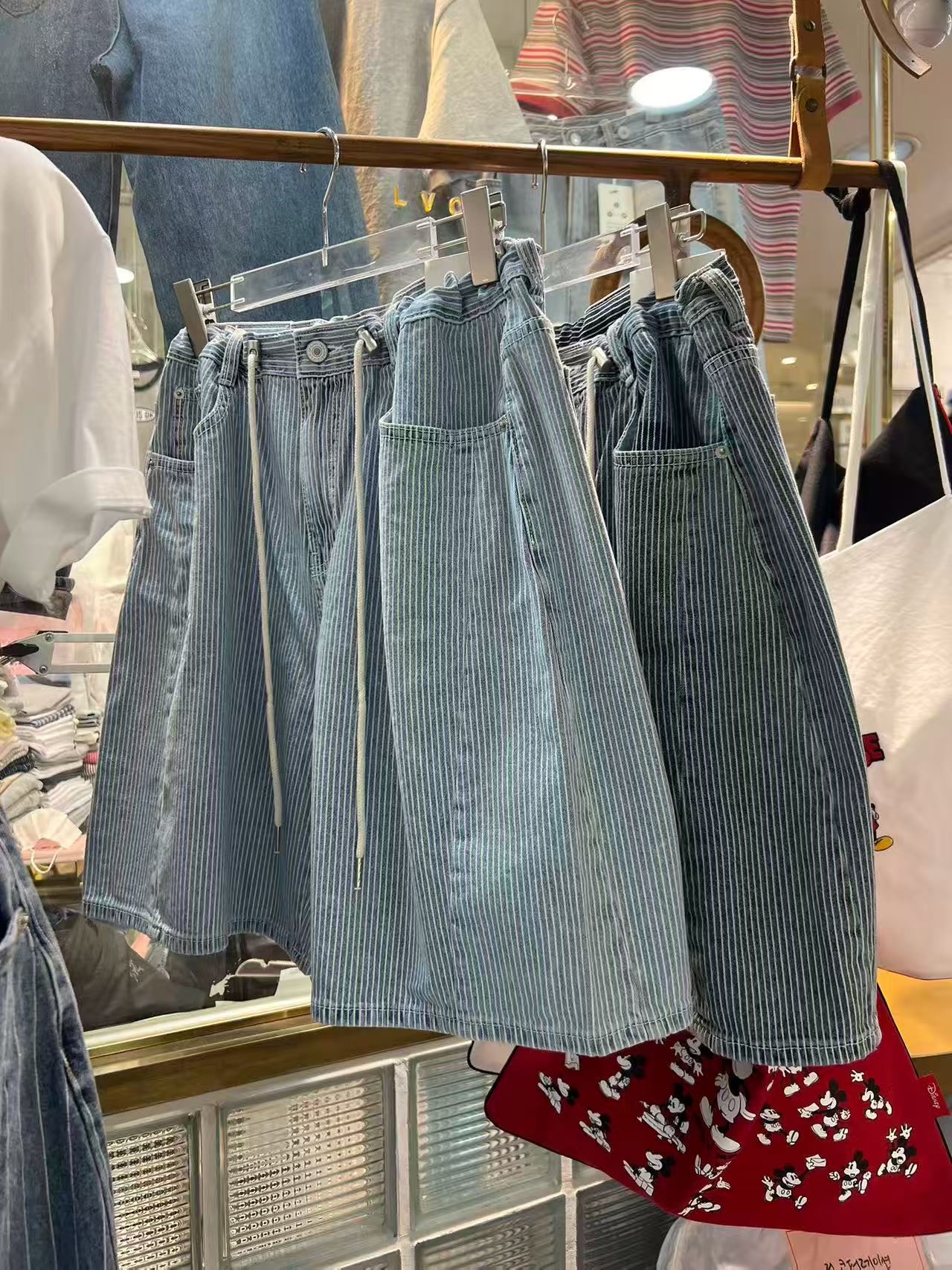 L V C韓國直郵女裝新款真品熱賣職業時尚人氣休閑短褲條紋L_V_C短褲圖色1左一色