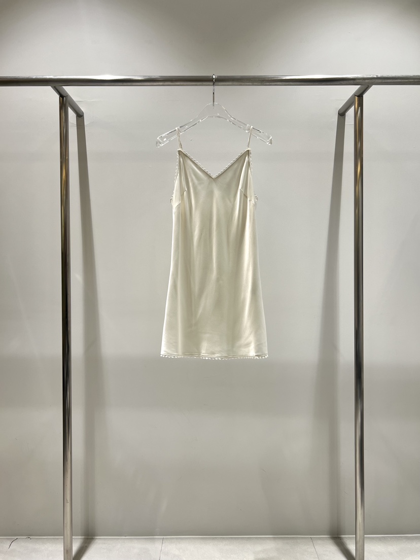 CESTLAVIE韓國直郵實拍女士新品熱賣推薦26春夏連衣裙蕾絲緞面CESTLAVIE連衣裙圖色1