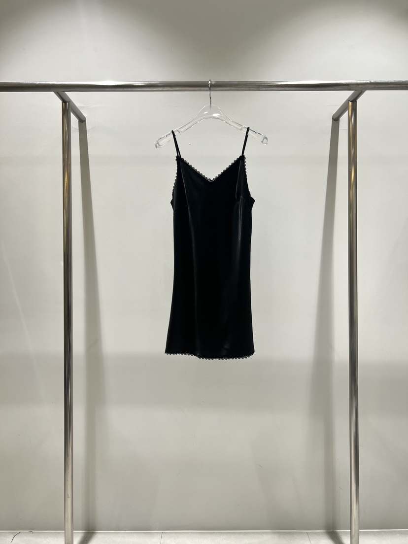 CESTLAVIE韓國直郵實拍女士新品熱賣推薦26春夏連衣裙蕾絲緞面CESTLAVIE連衣裙圖色2