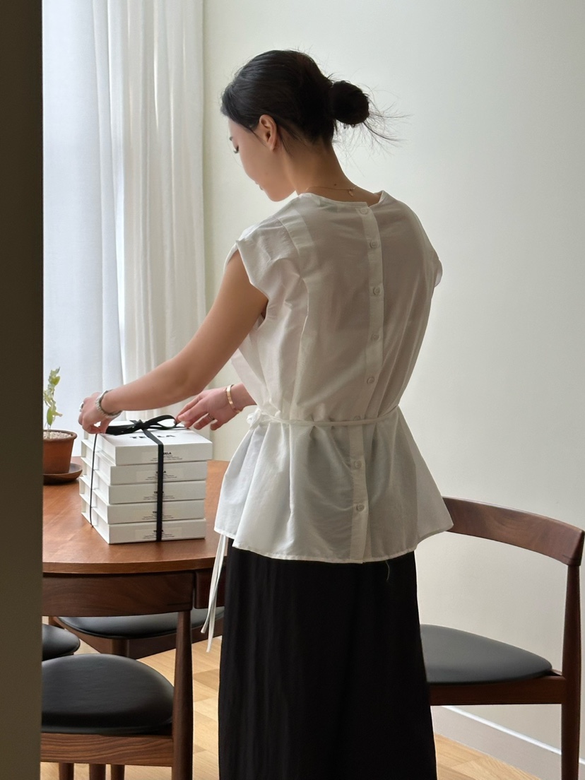 LE VASE韓國東大門直郵女裝新款時尚休閑襯衫蕾絲衫含腰繩LE VASE襯衫/蕾絲衫