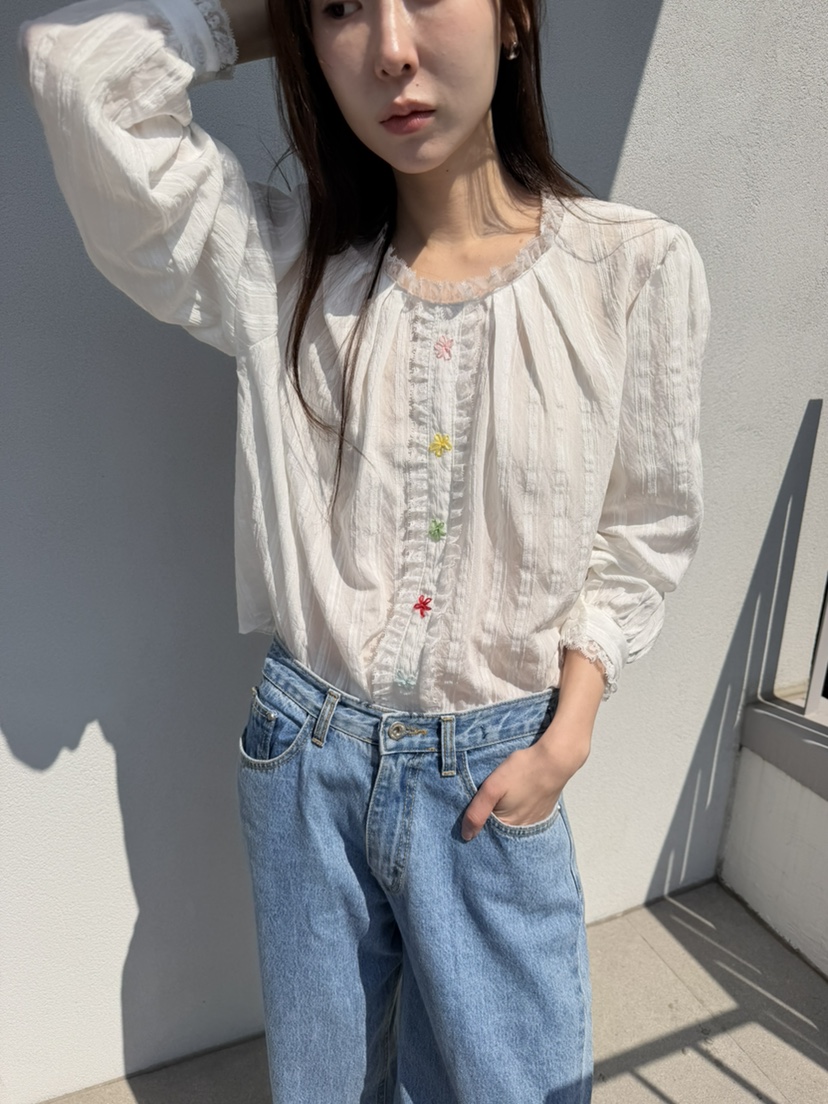 LE AVE韓國直郵女士新款推薦熱賣人氣休閑襯衫蕾絲衫刺繡LE AVE襯衫/蕾絲衫