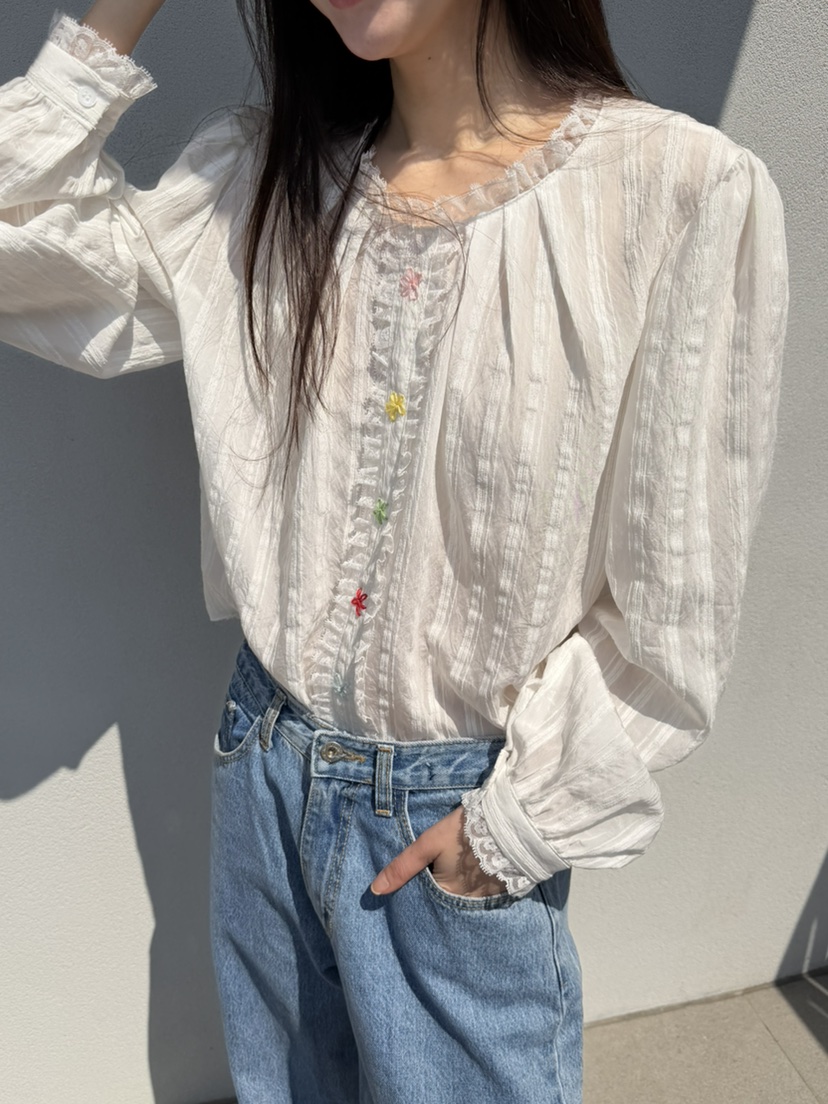 LE AVE韓國直郵女士新款推薦熱賣人氣休閑襯衫蕾絲衫刺繡LE AVE襯衫/蕾絲衫