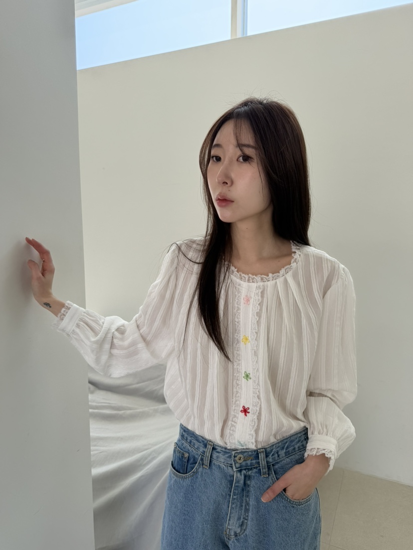 LE AVE韓國直郵女士新款推薦熱賣人氣休閑襯衫蕾絲衫刺繡LE AVE襯衫/蕾絲衫