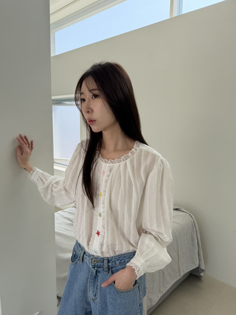 LE AVE韓國直郵女士新款推薦熱賣人氣休閑襯衫蕾絲衫刺繡LE AVE襯衫/蕾絲衫