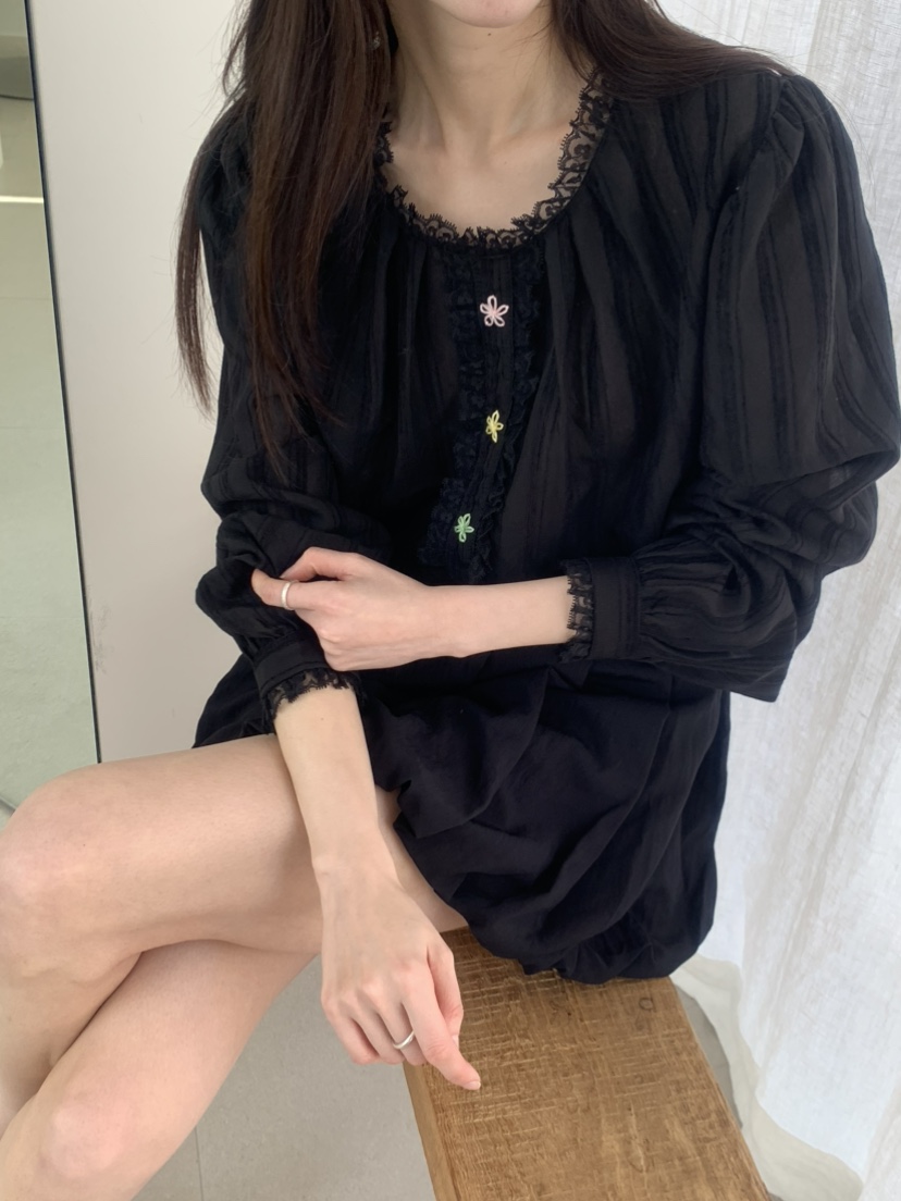 LE AVE韓國直郵女士新款推薦熱賣人氣休閑襯衫蕾絲衫刺繡LE AVE襯衫/蕾絲衫