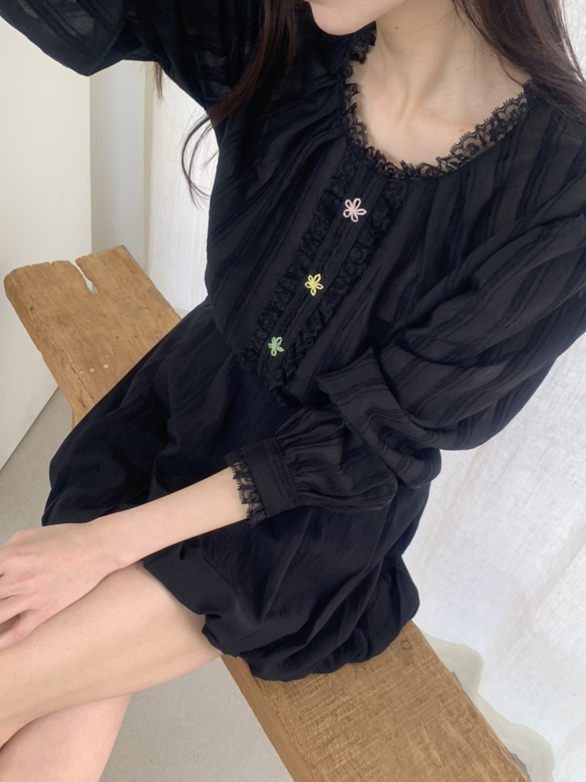 LE AVE韓國直郵女士新款推薦熱賣人氣休閑襯衫蕾絲衫刺繡LE AVE襯衫/蕾絲衫