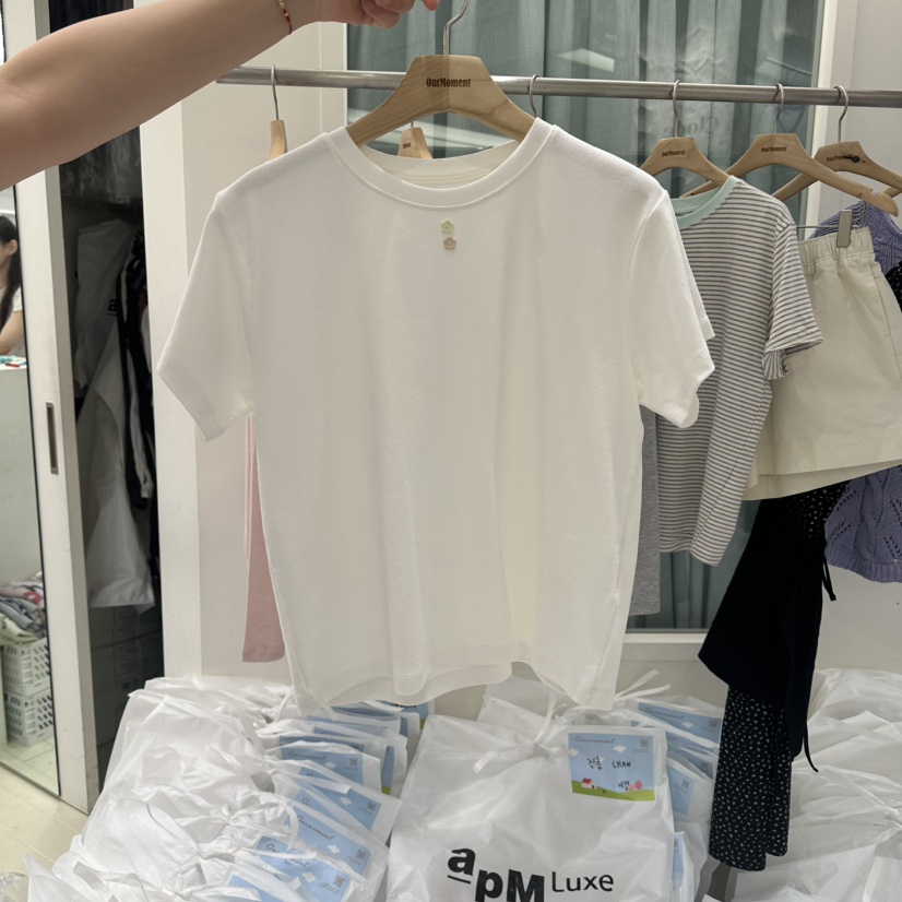 OURMOMENT韓國直郵女士新品推薦26春夏休閑熱賣職業人氣T恤OURMOMENTT恤圖色1