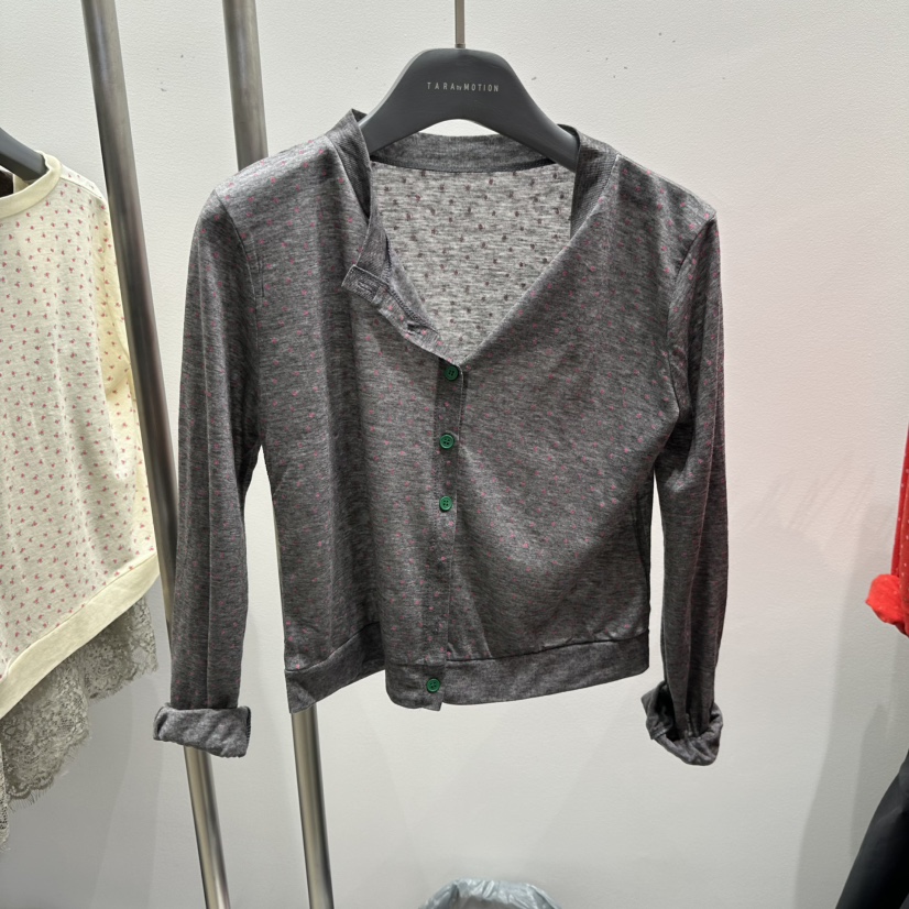 TARABY MOTION韓國東大門直郵女裝新款26春夏長袖T恤不含內搭花朵開衫TARABY MOTION長袖T恤圖色2