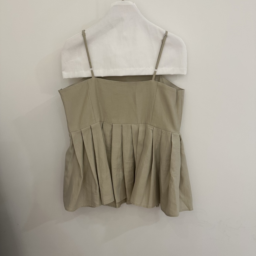 OVERTAKE韓國代購女裝新品26春夏推薦時尚職業吊帶背心褶裥OVERTAKE吊帶/背心