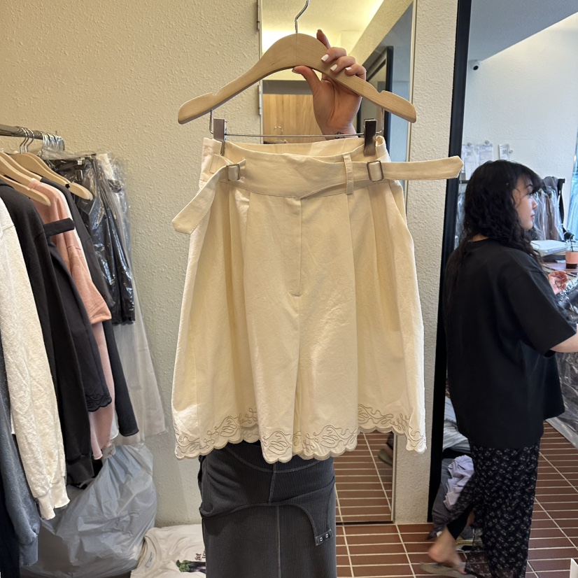 CHOI-L韓國直郵實拍女裝新品人氣推薦職業熱賣休閑短褲刺繡CHOI短褲圖色1