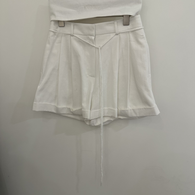 OVERTAKE韓國直郵女士新款時尚休閑職業熱賣人氣短褲含腰帶OVERTAKE短褲圖色1