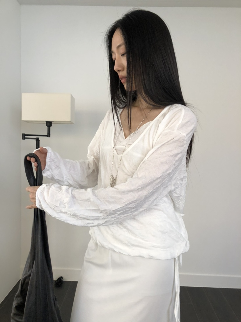 TORRE韓國直郵女士新品推薦休閑時尚人氣長袖T恤不含內搭V領TORRE長袖T恤