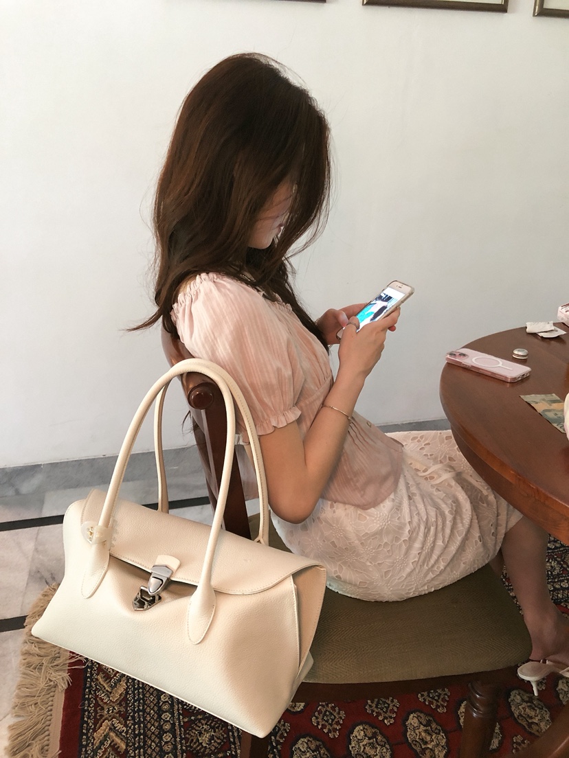 ERUME韓國直郵實拍女士新款推薦職業26春夏熱賣襯衫蕾絲衫ERUME襯衫/蕾絲衫