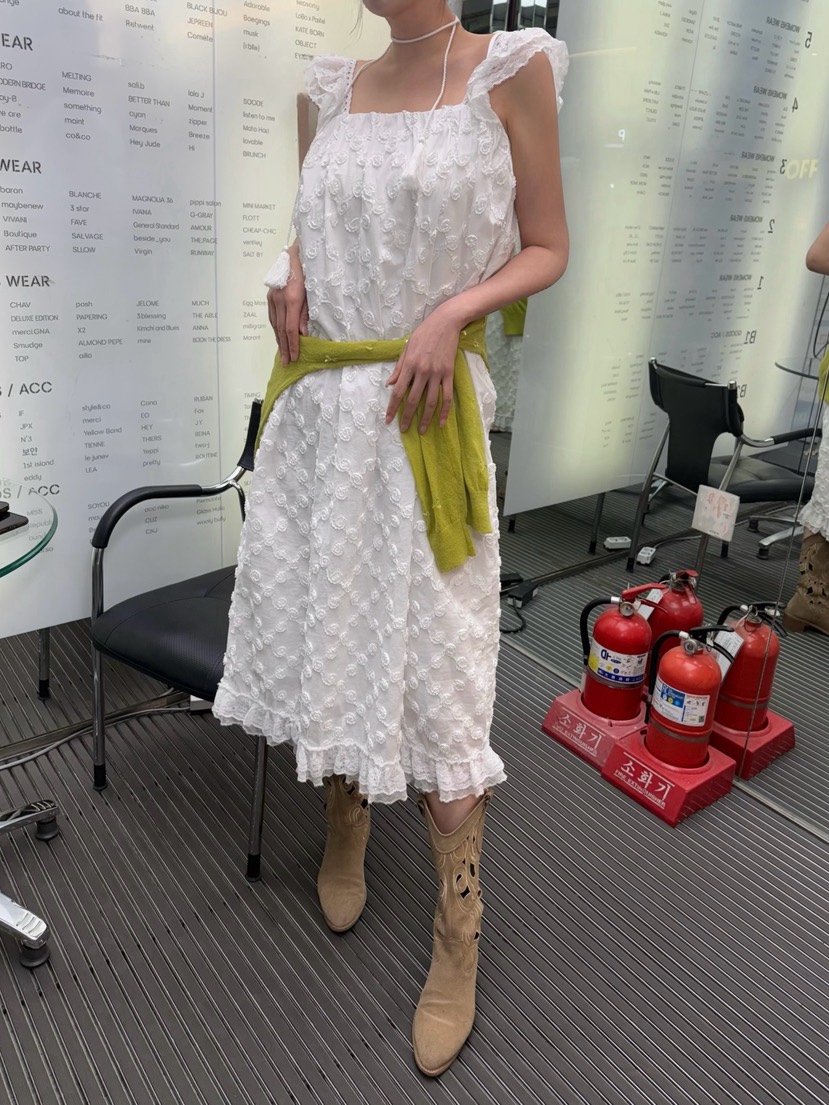 81 MARKET-L韓國直郵女裝新款時尚人氣職業連衣裙含脖帶81 MARKET-L連衣裙