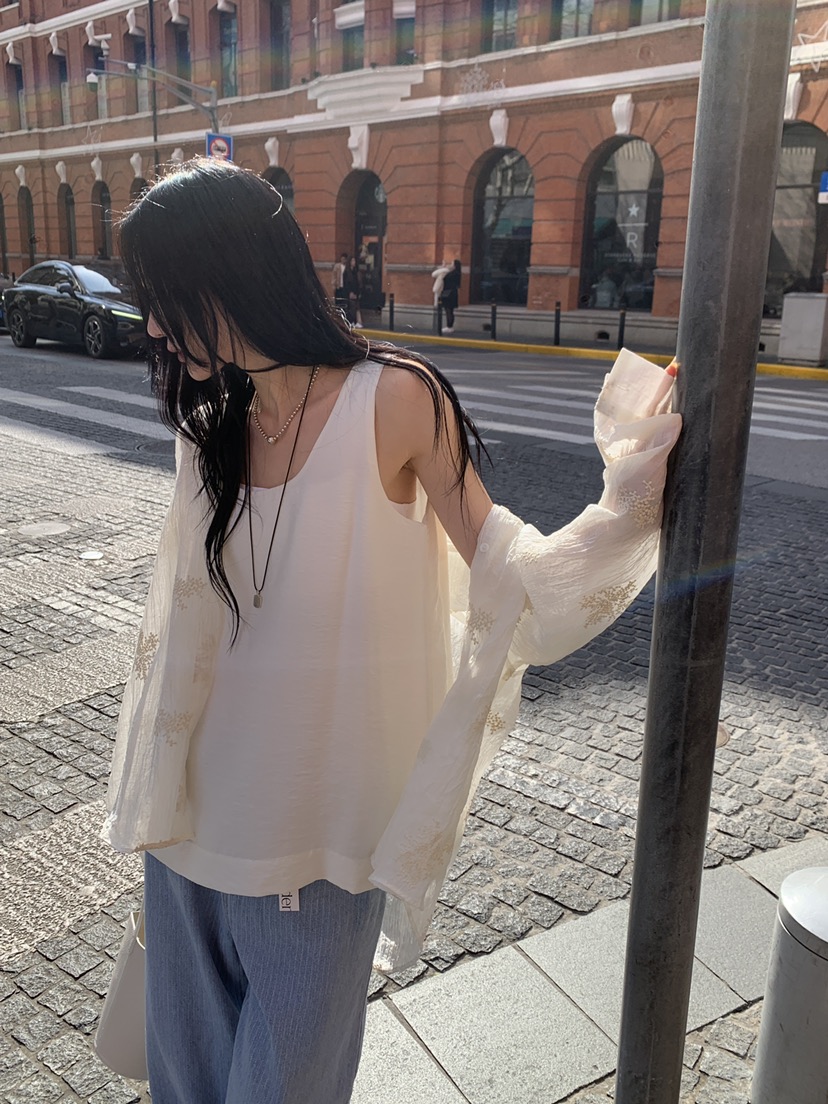 B_GARDER韓國東大門直郵女士新品推薦職業襯衫蕾絲衫刺繡B.GARDER襯衫/蕾絲衫