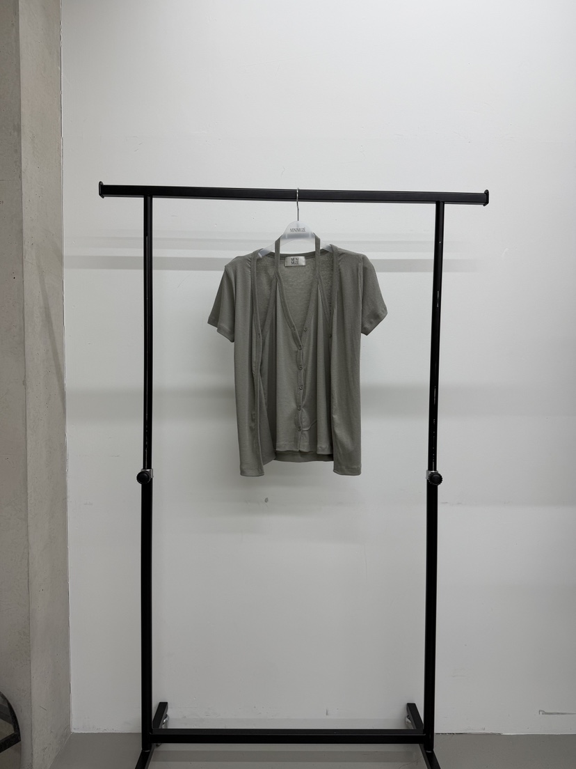 MINIMUZE韓國直郵實拍女裝新品熱賣職業推薦時尚休閑26春夏T恤MINIMUZET恤圖色2