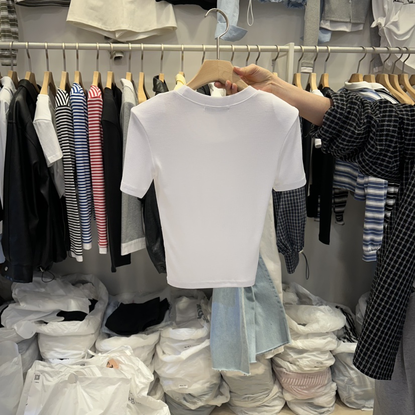 Q C韓國東大門直郵女裝新款推薦職業人氣時尚T恤圓領羅紋Republlc of qcT恤