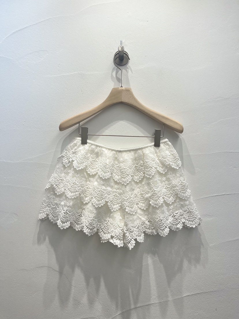 BROWN PAPER-S韓國東大門直郵女裝新品時尚職業短褲蕾絲花BROWN PAPER-S短褲圖色1