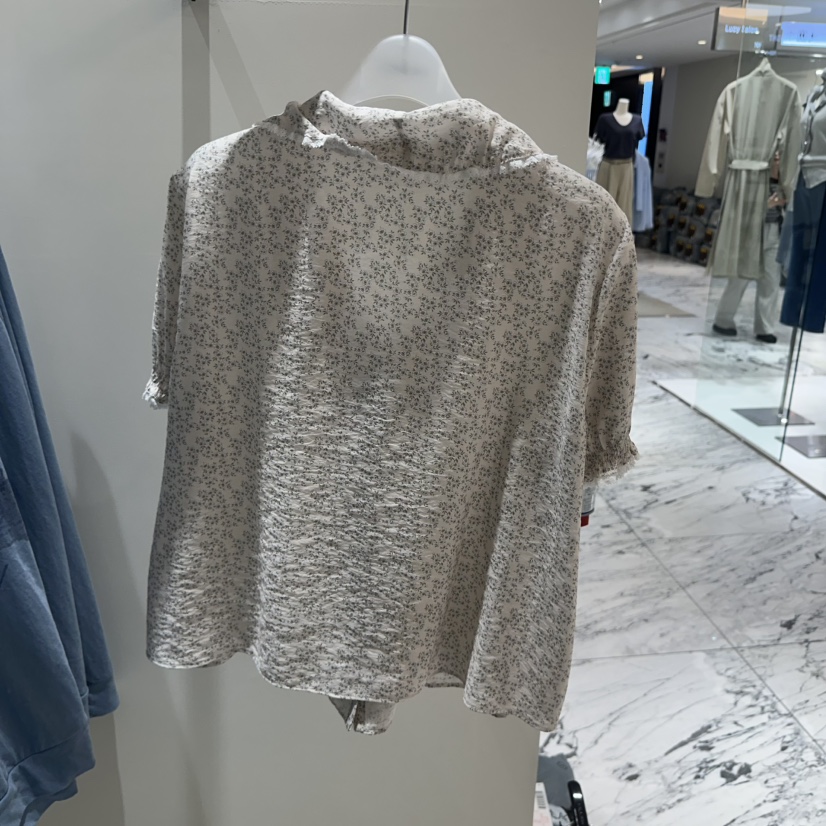 LOW MOMENT韓國直郵實拍女士新品人氣26春夏襯衫蕾絲衫鏤空LOW MOMENT襯衫/蕾絲衫