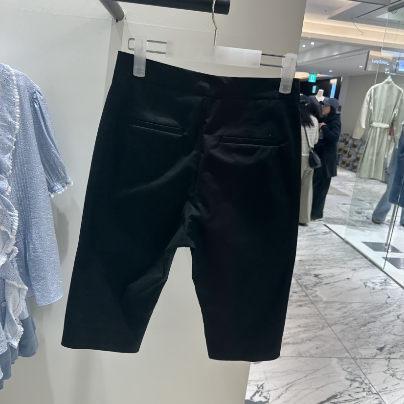 LOW MOMENT韓國直郵女裝新款時尚休閑熱賣人氣職業26春夏短褲LOW MOMENT短褲