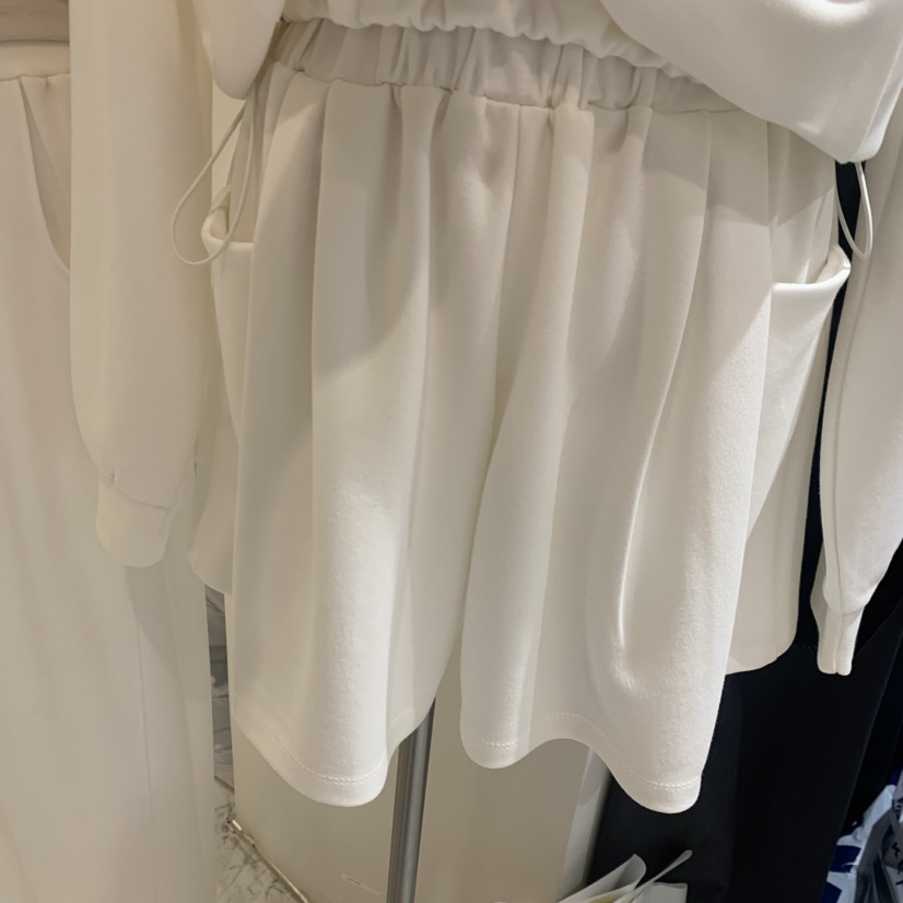 LOVE SOME韓國直郵女裝新款人氣時尚26春夏熱賣推薦短褲V領LOVE SOME短褲圖色1